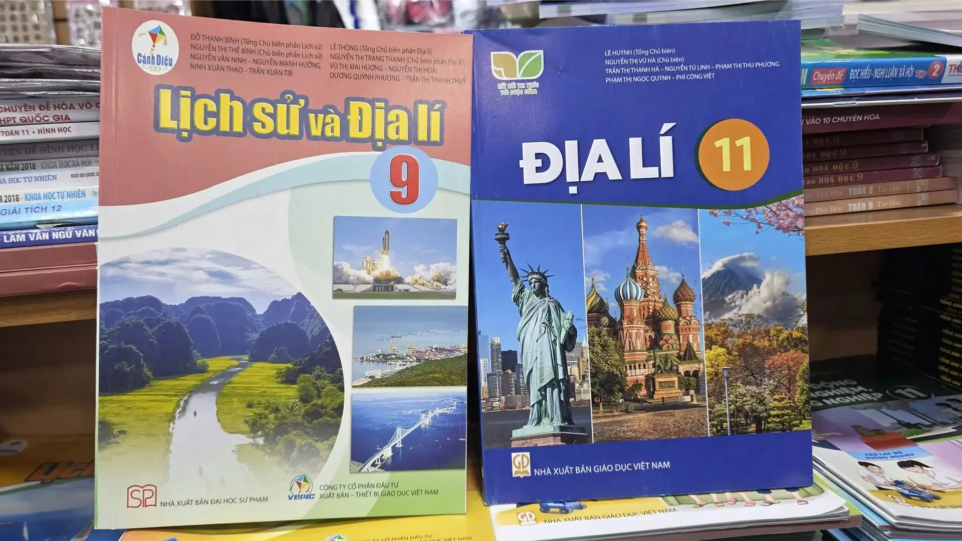 Học sinh cả nước dùng chung một bộ SGK từ 2026 | Giáo dục và Đào tạo | 25/11/2025